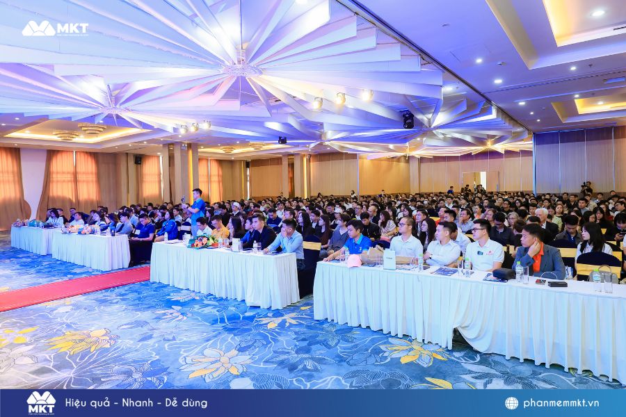 Chuyên gia Đặng Mạnh Dũng chia sẻ những giải pháp mạnh mẽ của Phần mềm MKT tới 1000 doanh nghiệp có mặt trong sự kiện Chiến lược đa kênh: Công thức tăng trưởng doanh thu 2025 theo chuyên gia Đặng Mạnh Dũng